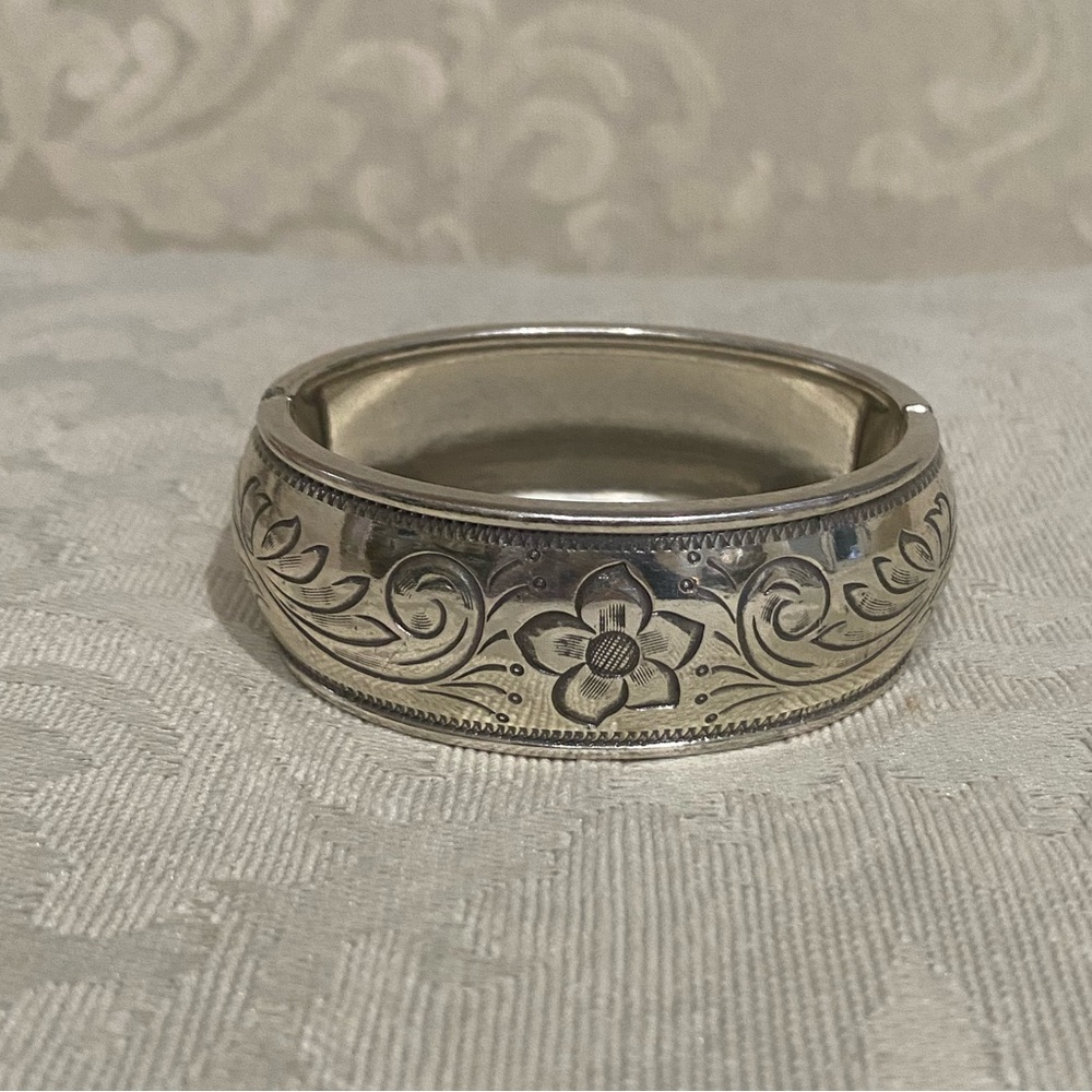 Brighton Wide Hinged Bangle